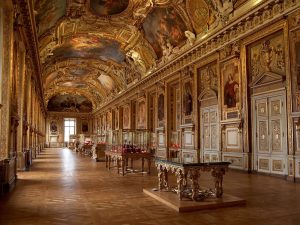 Лувр: путешествие во времени и искусстве